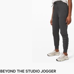 NWT lulu Beyond the studio jogger